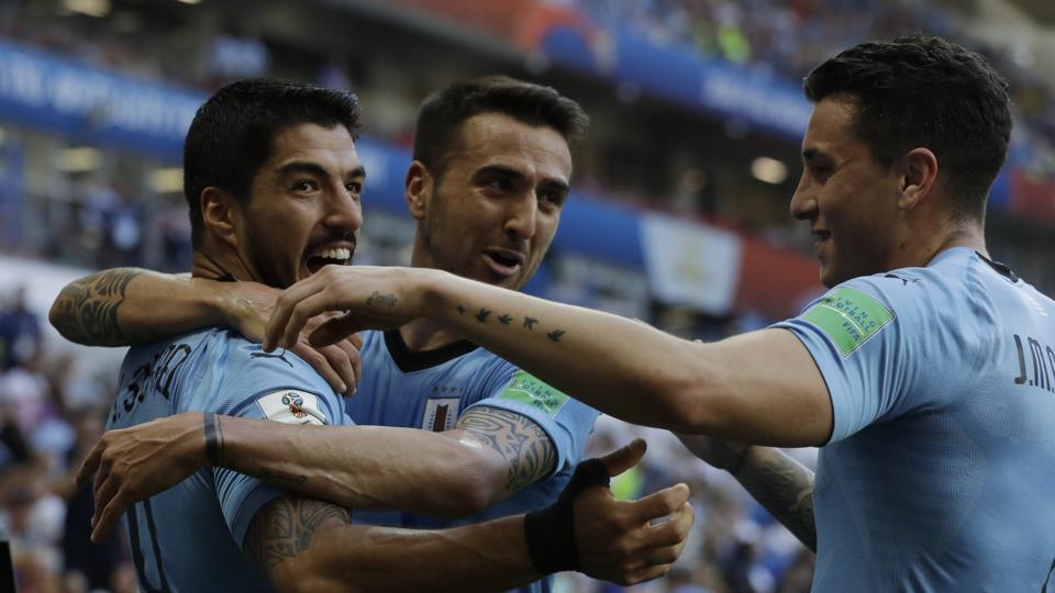 Luis Suarez sends Uruguay, and Russia, to last 16 at World Cup