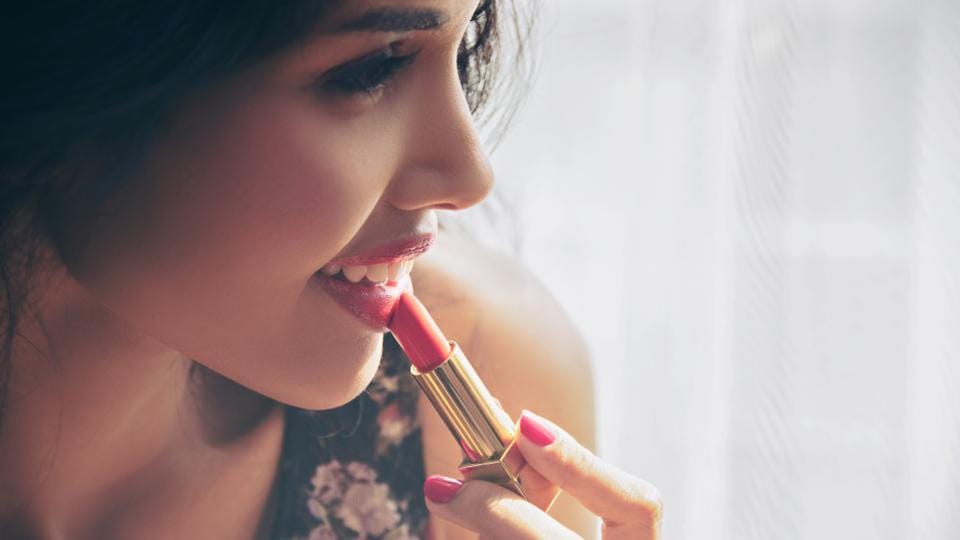 Monsoon makeup, tips and tricks will save your makeup from getting spoiled in | Fashion Trends - Hindustan Times