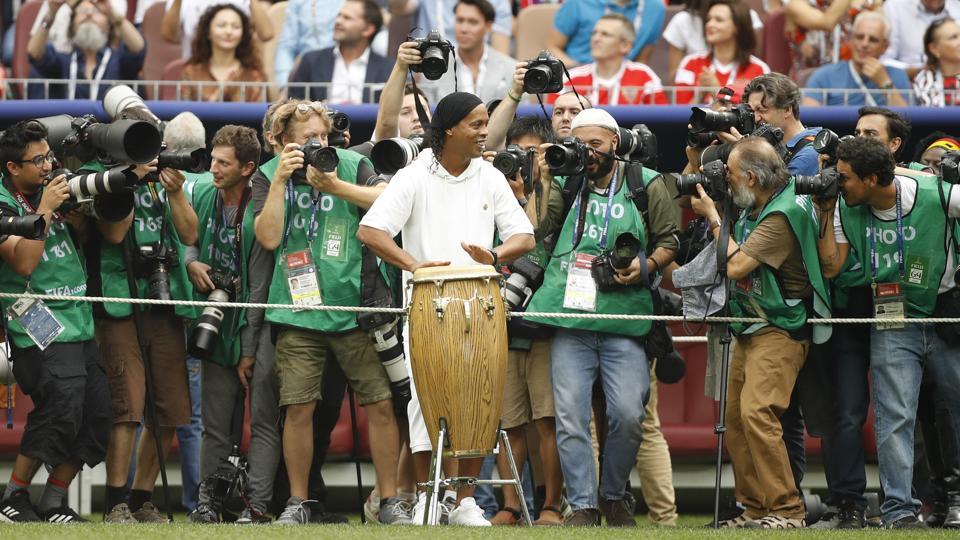 Drummer boy Ronaldinho signals closure of FIFA World Cup 2018