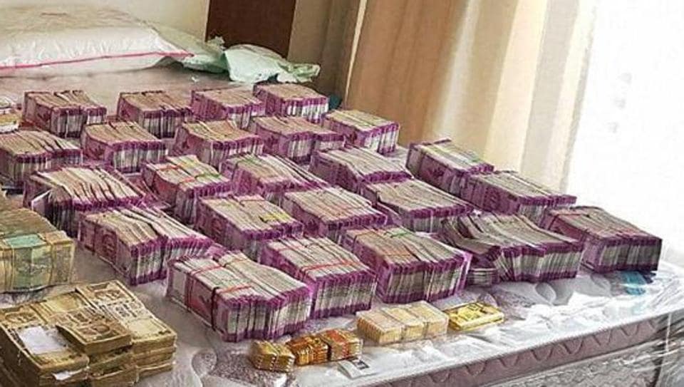 Rs 100cr cash, 90kg bullion recovered after IT raids on Tamil Nadu
