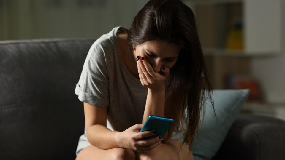8 Relationship Tips To Navigate Social Media During A Break Up