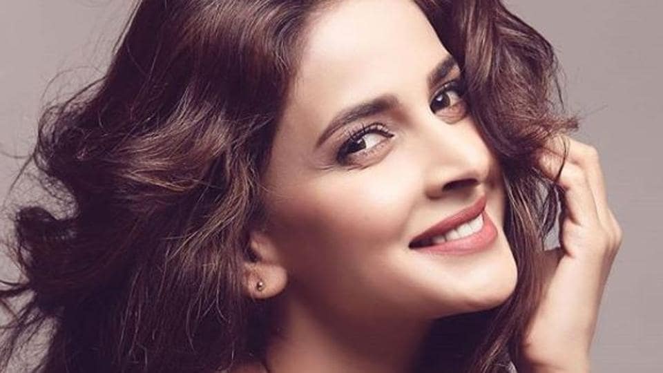 Saba Qamar Trolled For Smoking Wearing Revealing Clothes In Leaked