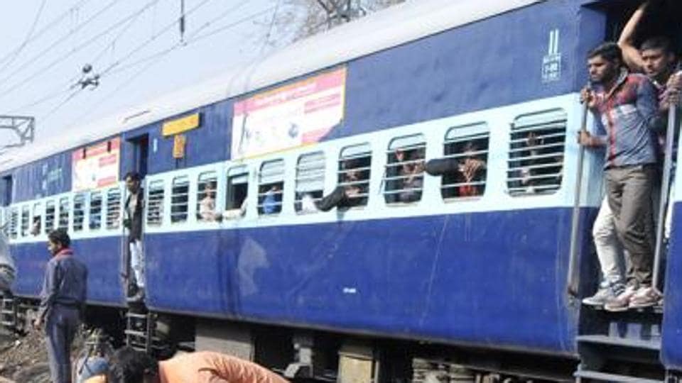 Six Commuters Travelling On Train Footboard Fall To Death In Chennai Hindustan Times Train rescheduled or diverted today's updates. train footboard fall to death