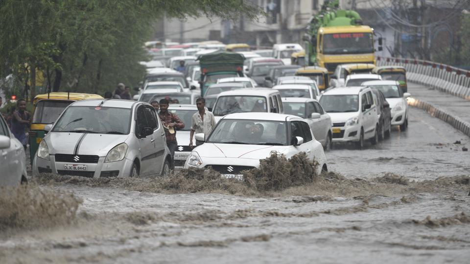 Heavy rain in Delhi-NCR causes traffic jams, waterlogging; more predicted |  Latest News Delhi - Hindustan Times