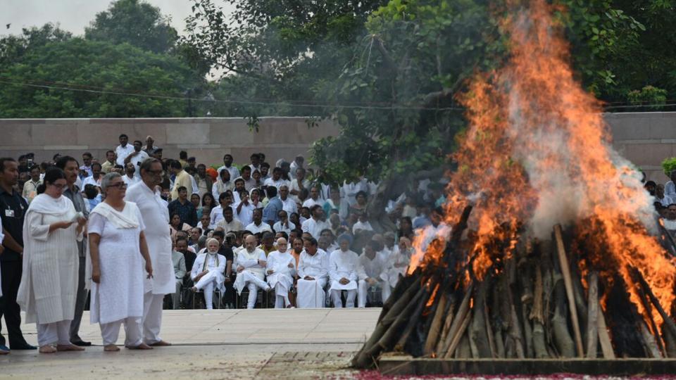 Sea of mourners walks miles in Vajpayee’s final procession