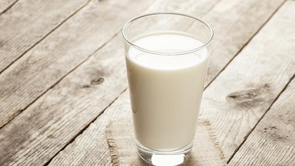 Healthy breakfast, add a glass of milk to your meal to lower blood