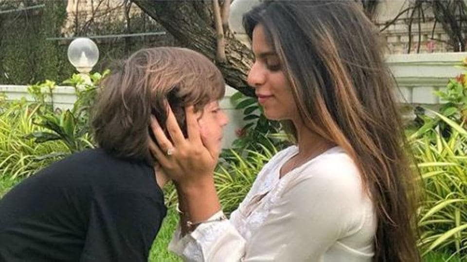 Shah Rukh Khan shares Suhana, Abram's Raksha Bandhan photo, seals the bond  with a promise. See pics | Bollywood - Hindustan Times