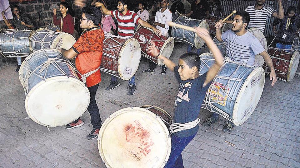 Puneri dhol on sale booking price