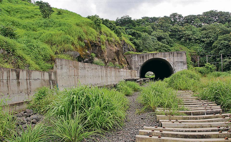 New Parsik tunnel will pave way for smooth train travel on CR | Mumbai