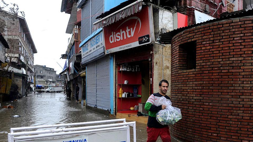 Jammu And Kashmir Flash Flood Over 30 People Rescued After Night Long