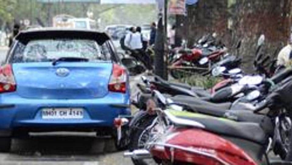 The Palike has identified most of the paid parking spaces in the south, west and the Dasarahalli zones of Bengaluru. (Ravindra Joshi/HT PHOTO) The Palike has identified most of the paid parking spaces in the south, west and the Dasarahalli zones of Bengaluru. (Ravindra Joshi/HT PHOTO)