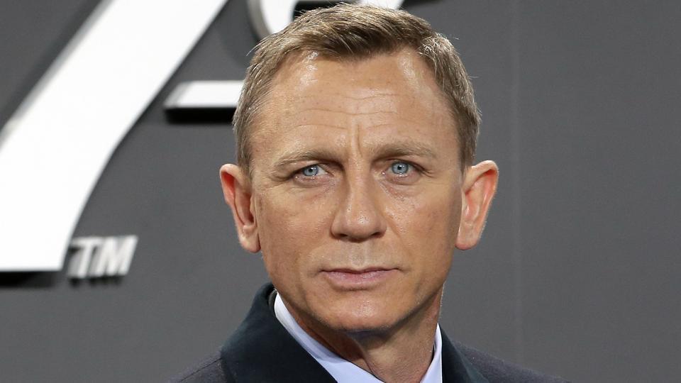 Daniel Craig mocked for carrying his baby, Chris Evans leads internet ...