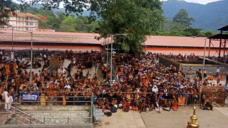 Sabarimala row: Devotees attack journalists, stop women from approaching  temple | Latest News India - Hindustan Times