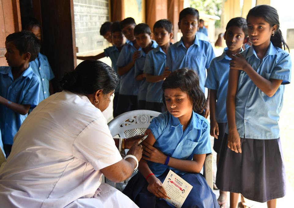 Helping india. United Nations vaccination.