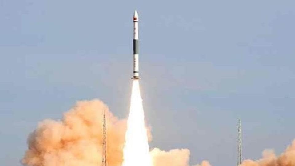 ‘China successfully conducts vertical landing test of space rocket