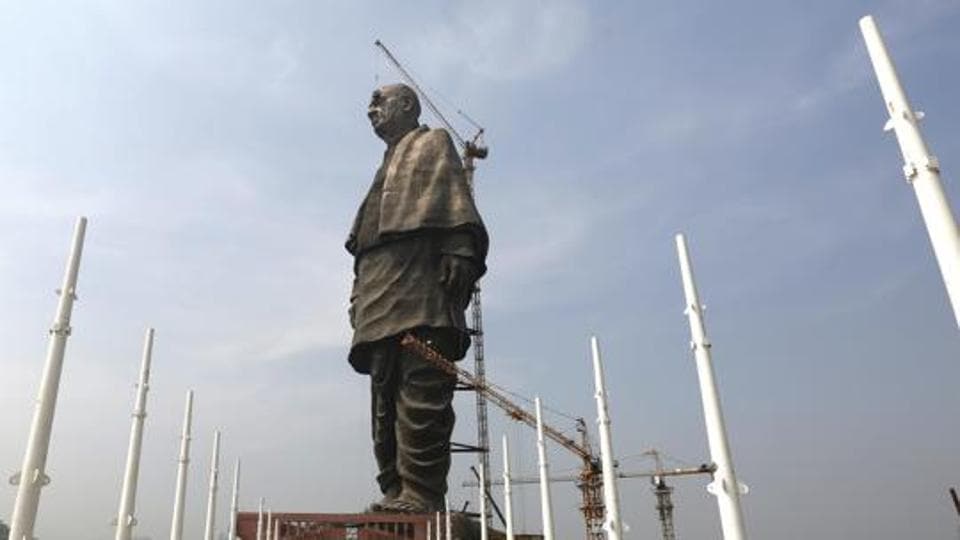 Statue of Unity One statue, two visitors, different views Latest