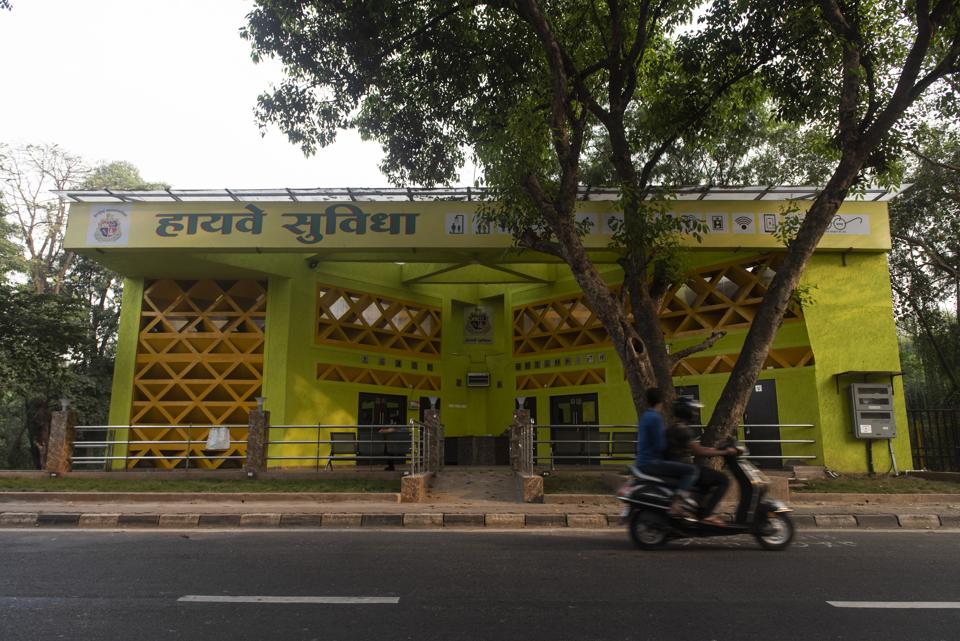 Mumbai highway gets toilet with ATM, WiFi, mobile charging points