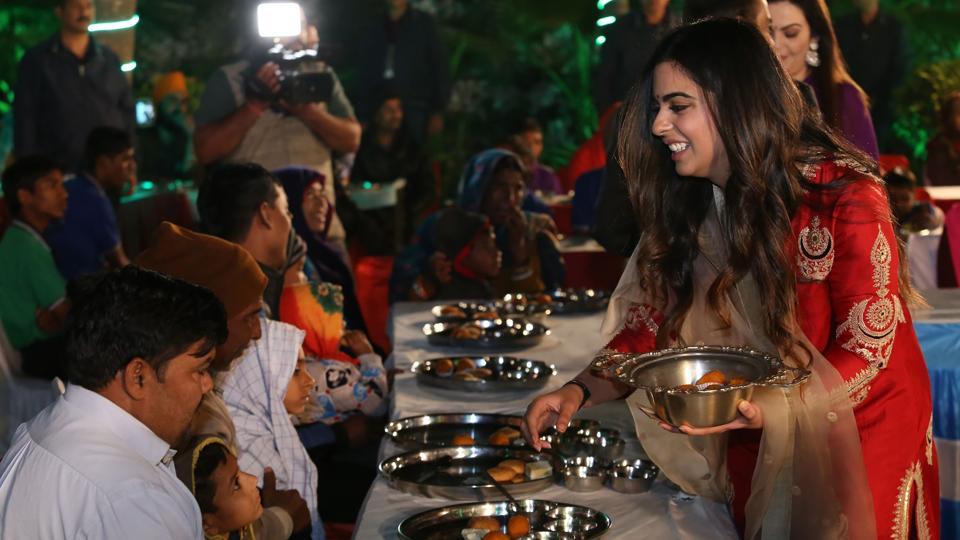 Isha Ambani Begins Pre-wedding Celebrations, Feeds 5,100 People In ...