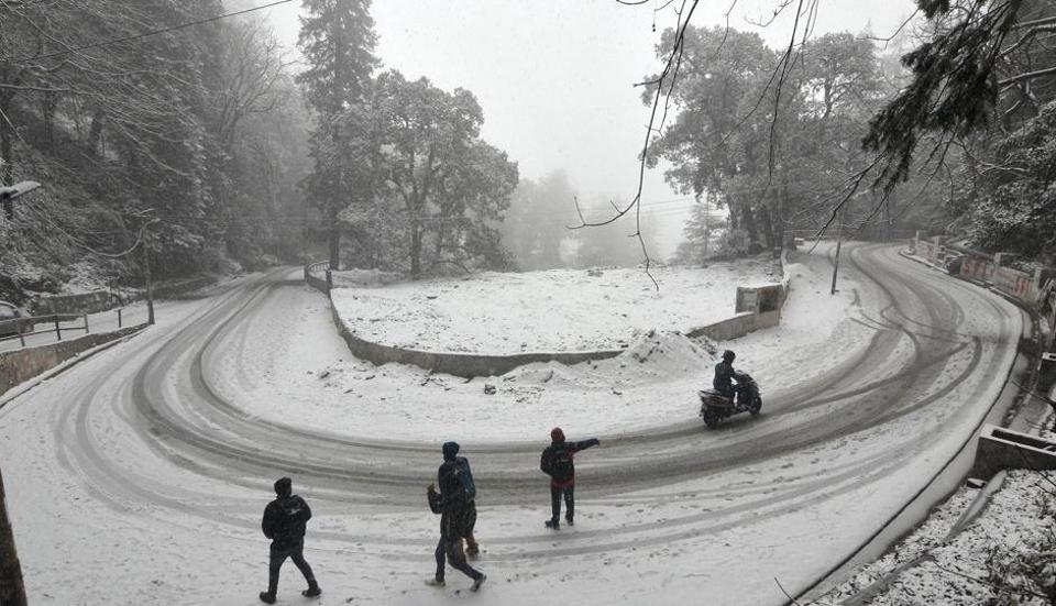 Widespread snowfall over western Himalayas to plummet Delhi NCR