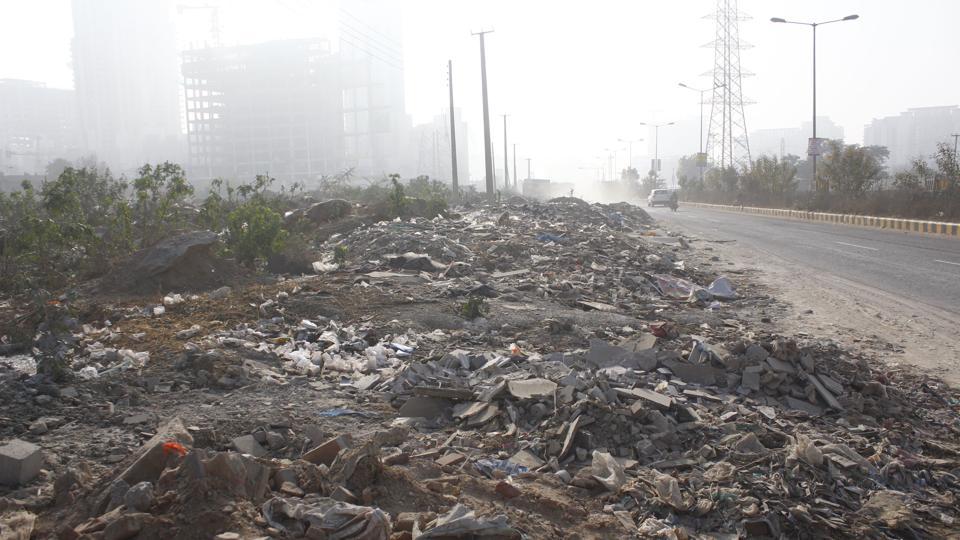 Residents choke on dust as Gurugram Sector 67 waste dump grows