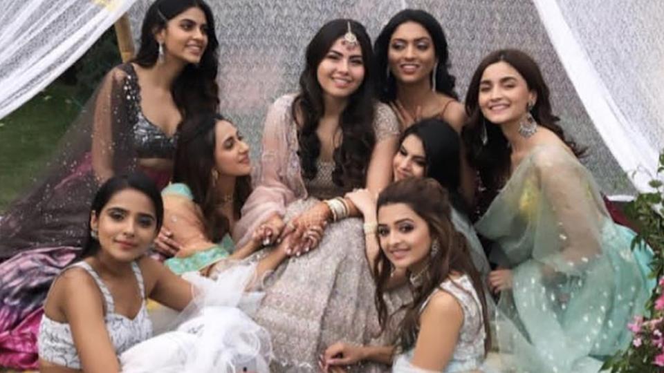 Alia Bhatt takes part in Sangeet, Haldi ceremony at bestie’s marriage ...