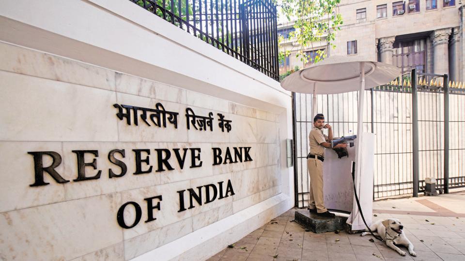 RBI proposes tightening compensation norms for private, foreign banks