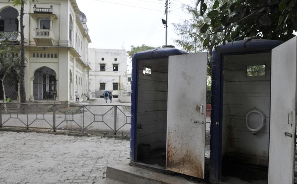Soiled toilets put off Lucknow University students Hindustan Times