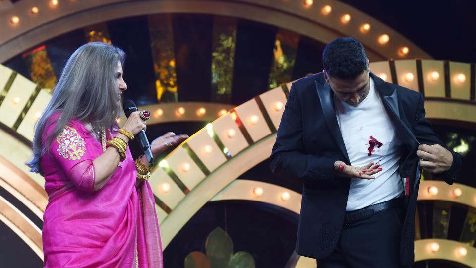 Akshay Kumar shocked Dimple Kapadia, Twinkle Khanna with blood on his shirt at HT Most Stylish. See pics