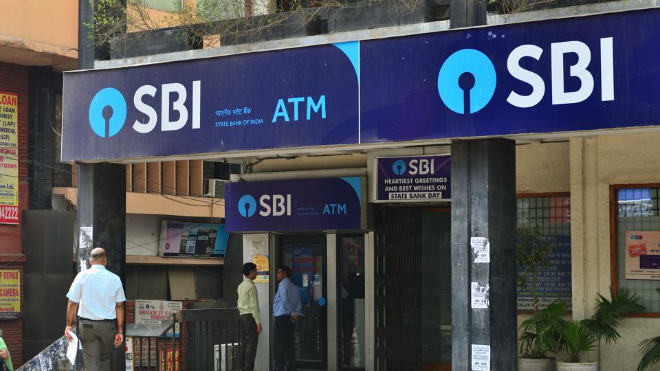 rs 15 lakh robbed from a sbi atm in