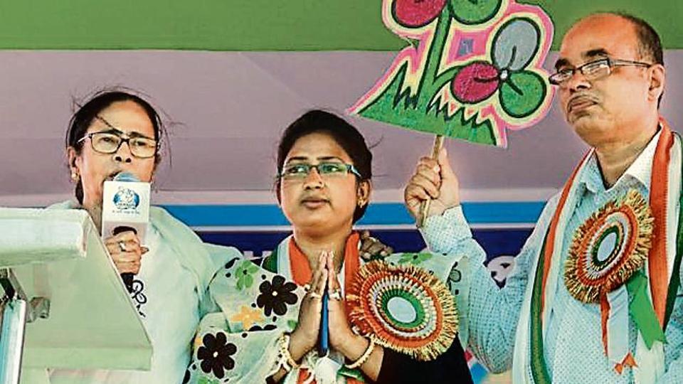 Lok Sabha elections 2019: Widow of slain TMC MLA hits campaign trail in West Bengal