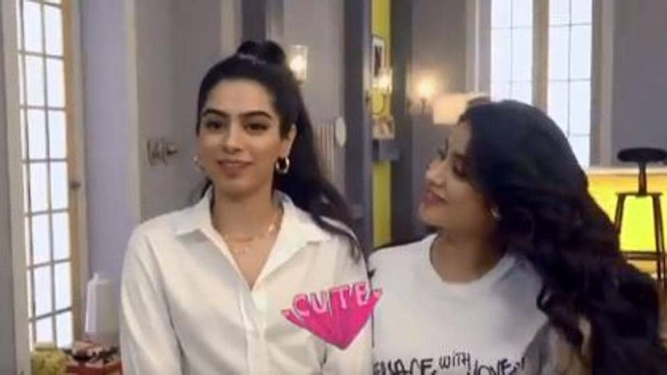 Khushi Kapoor makes chat show debut, says sister Janhvi