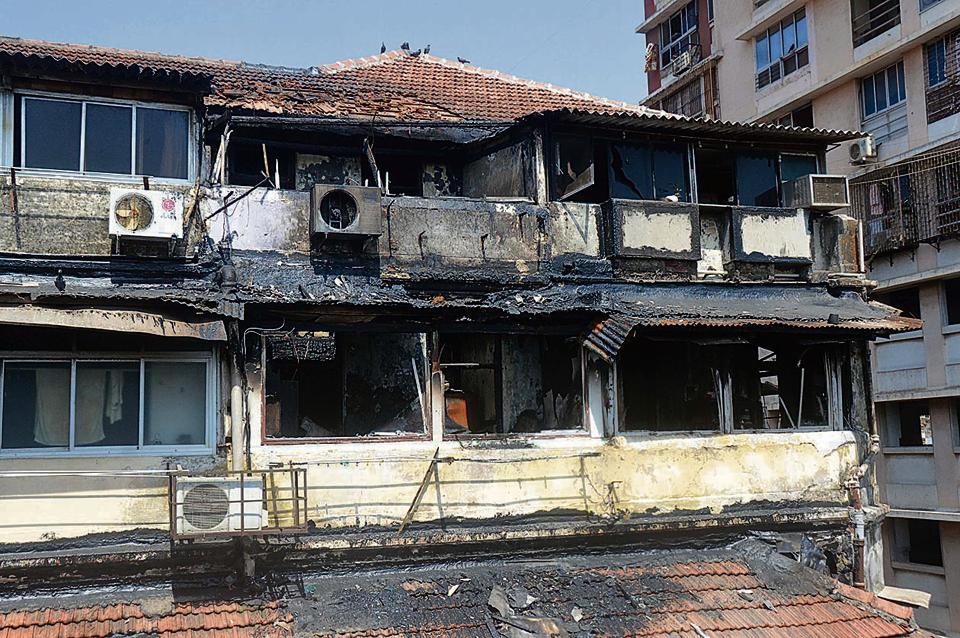 Two senior citizens killed in fire at South Mumbai building | Mumbai ...