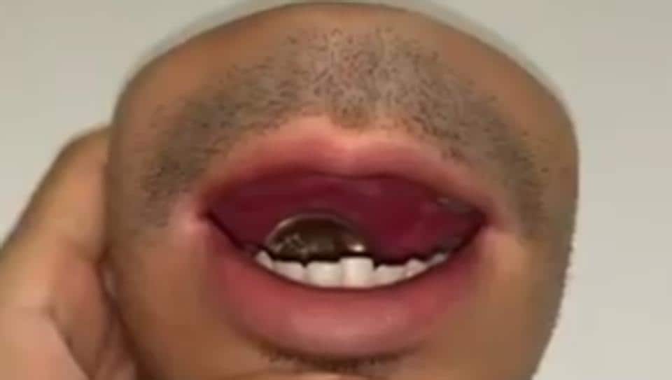 Man shares video of a realistic human mouth coin purse, freaks out Twitter