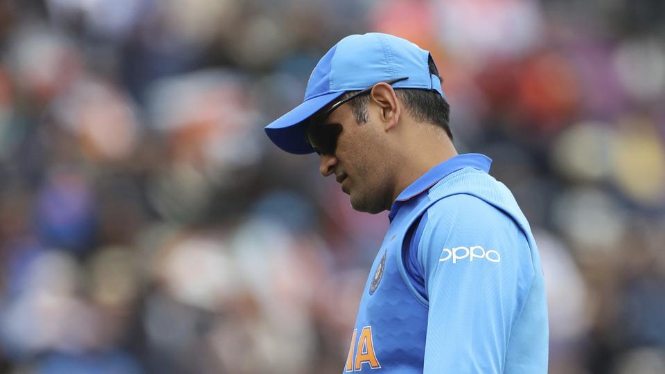 What's wrong with Dhoni's new gloves? - Quora