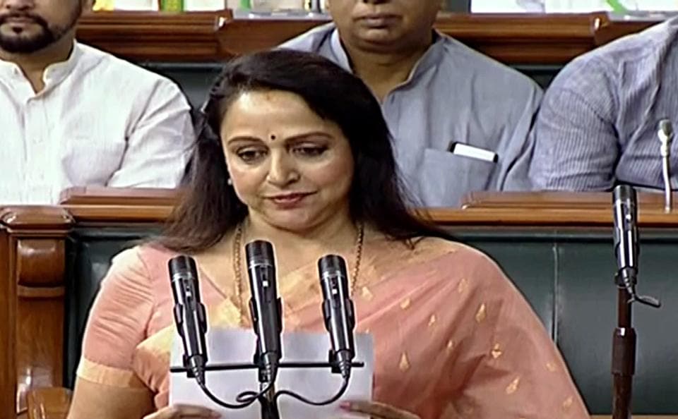 Hema Malini ends Parliament oath with 'Radhe Radhe'. House joins in |  Latest News India - Hindustan Times