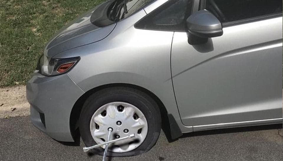 Man photoshops flat tyre onto his car to get out of work, invokes Twitter’s creativity