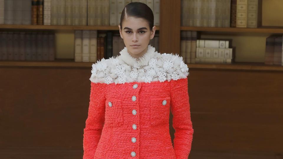 Virginie Viard Debuts First Solo Chanel Collection Since Karl Lagerfeld's  Passing