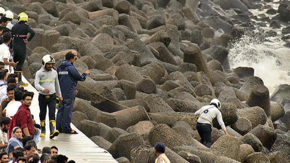 One Drowns At Marine Drive, Another Missing Due To High Tides In Mumbai ...