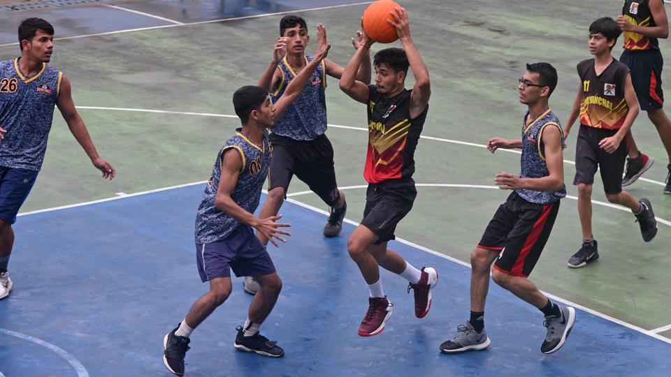 U18 basketball Pune Sanjay Sawant Academy beats Vidyanchal School 32