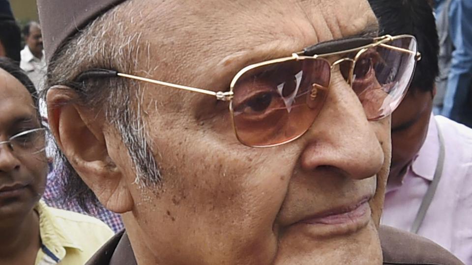 Disagree with blanket condemnation of Kashmir moves, says Karan Singh