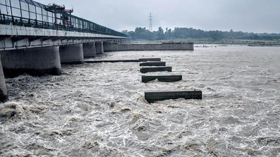 Yamuna Flows Near Danger Mark, Admin Begins Evacuating People Living On 