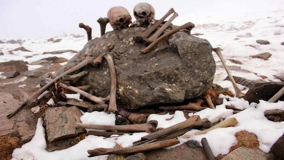Roopkund Lake skeletons: Mystery deepens, as scientists say bones belong to  people of Mediterranean origin as well - Hindustan Times