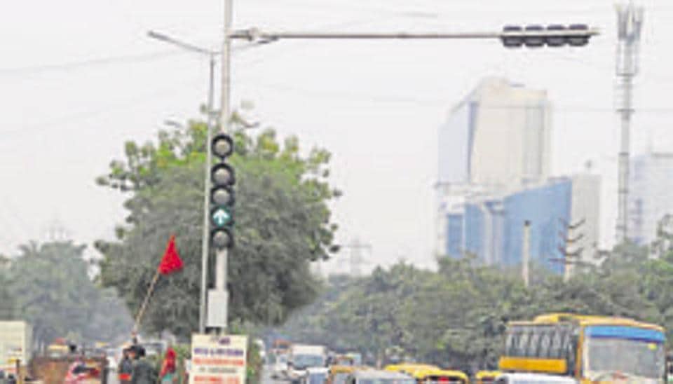 The traffic system needs to be fixed: U-turns, 4 phase lights and