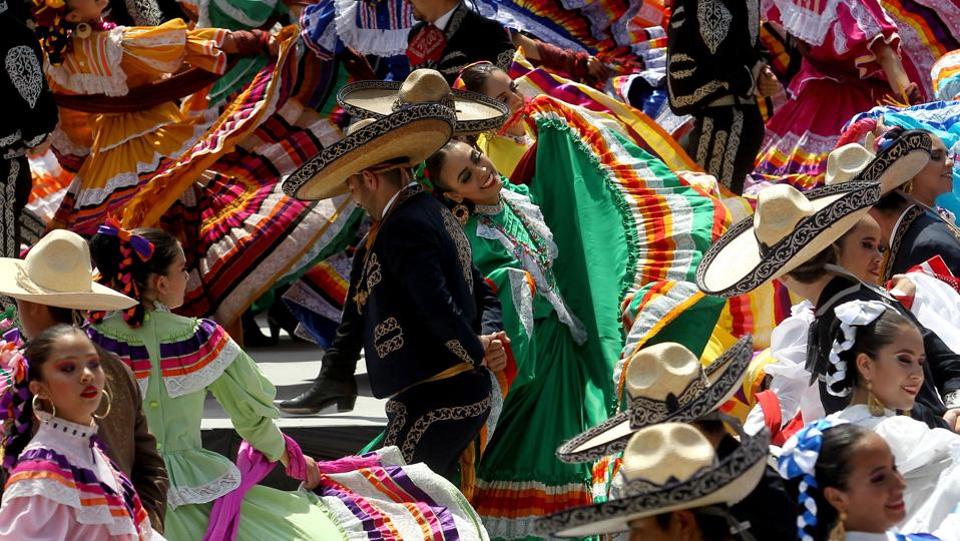 Photos: Mariachi dancers set world record for folk dance in Mexico ...