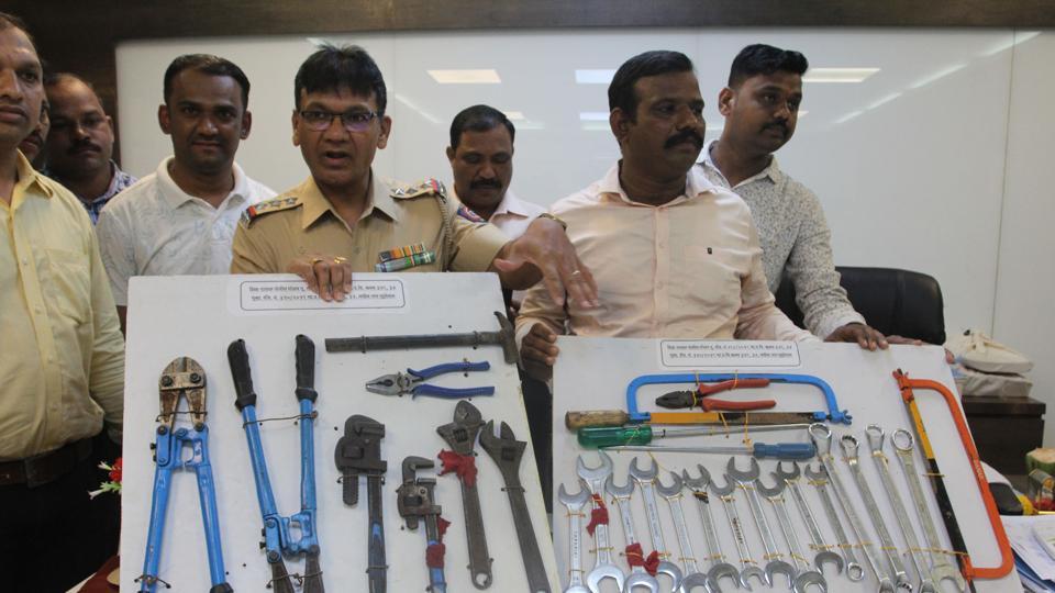 Gang Of 6 Held For Stealing Copper Wires Worth Rs 1 85 Lakh Hindustan Times Pi hired by bill clinton, harvey weinstein to smear accusers on life support after robbery. gang of 6 held for stealing copper