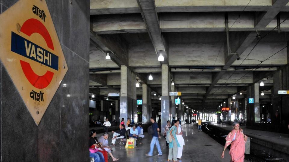 Water fountains outside three Navi Mumbai railway stations lie neglected