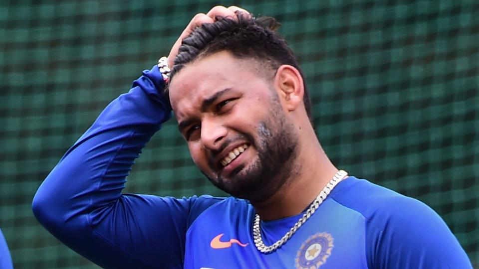 Rishabh pant neck chain discount