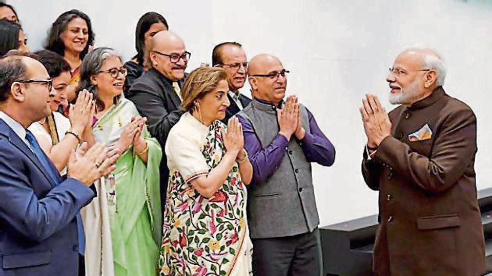 PM Modi On Kashmiri Pandit: प्रधानमंत्री मोदी ने कश्मीरी पंडितों को दी सपनों के घर की सौगात! 30 हजार 500 करोड़ की योजनाओं का शुभारंभ