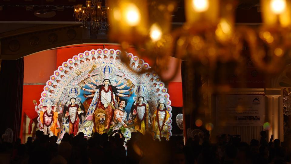 Bangladeshi Devotees Flock To India To Celebrate Durga Puja Travel Hindustan Times 3314