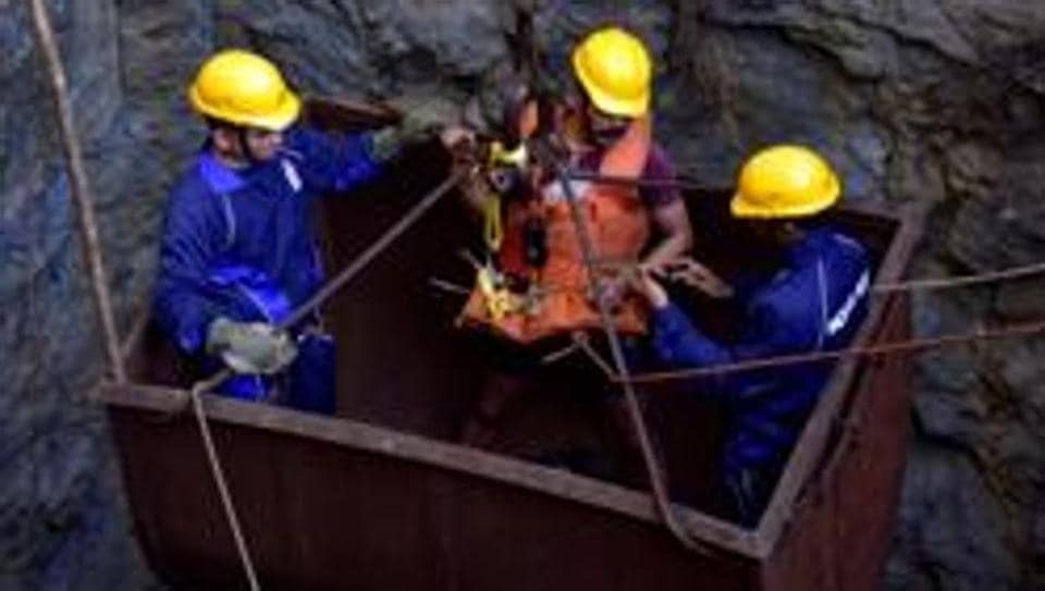 Rescuers struggle to reach 3 trapped inside illegal coal mine in Bengal’s Kulti